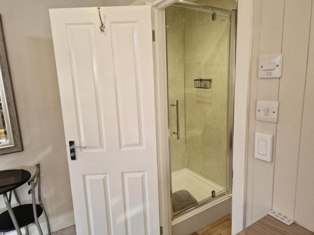 Carlisle Central, Cute Studio Appt, The Cupboard 외부 사진