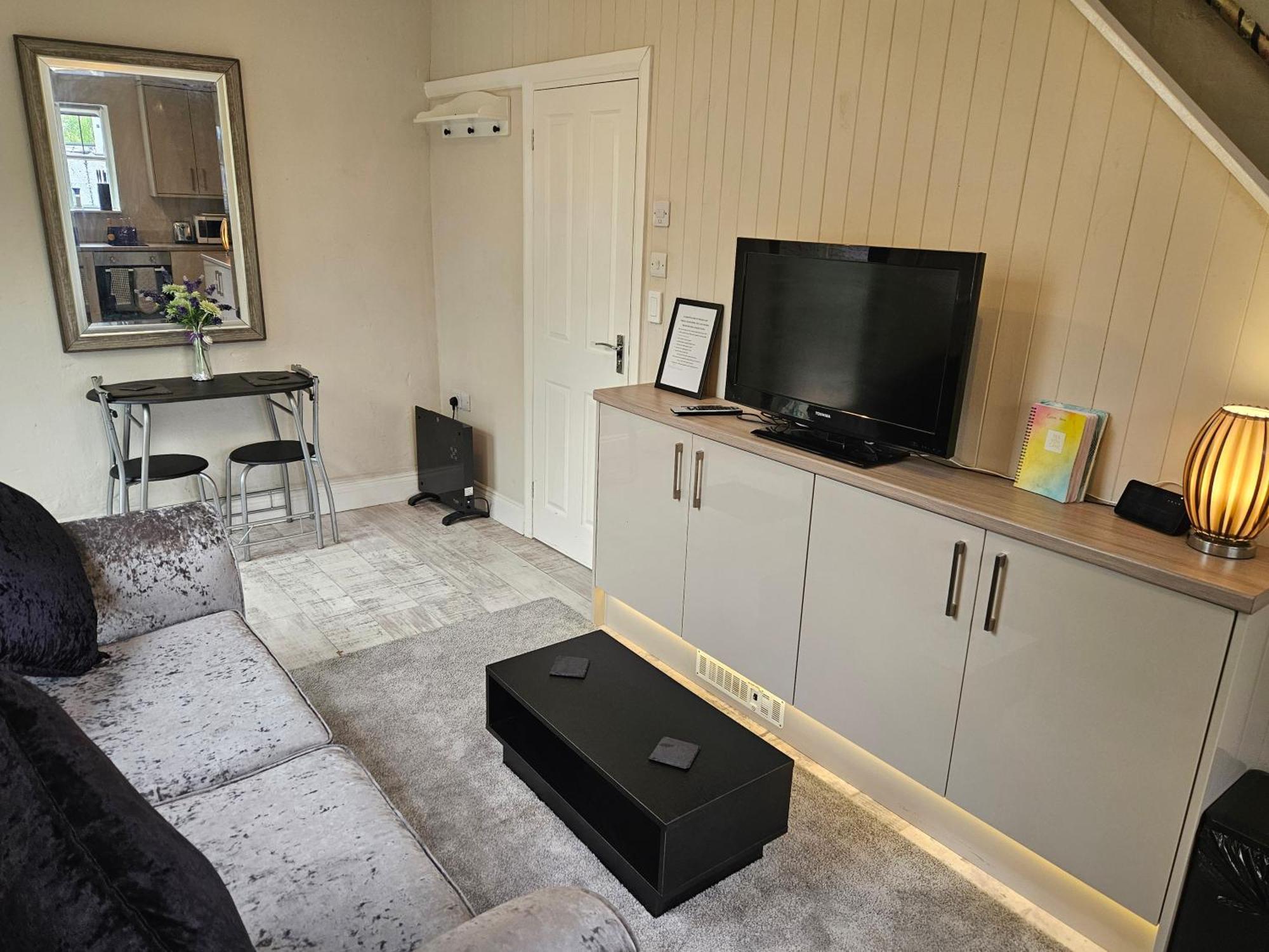 Carlisle Central, Cute Studio Appt, The Cupboard 외부 사진