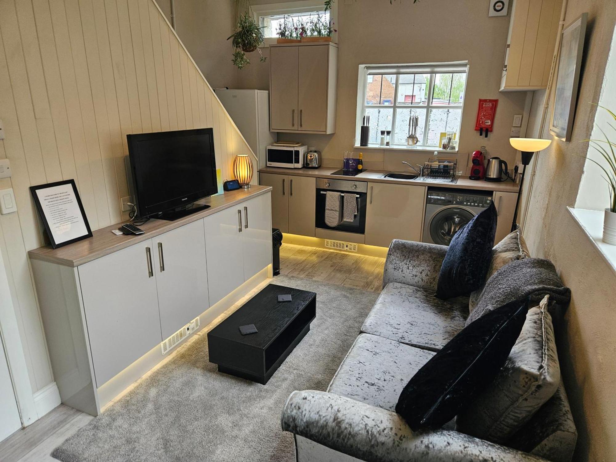 Carlisle Central, Cute Studio Appt, The Cupboard 외부 사진
