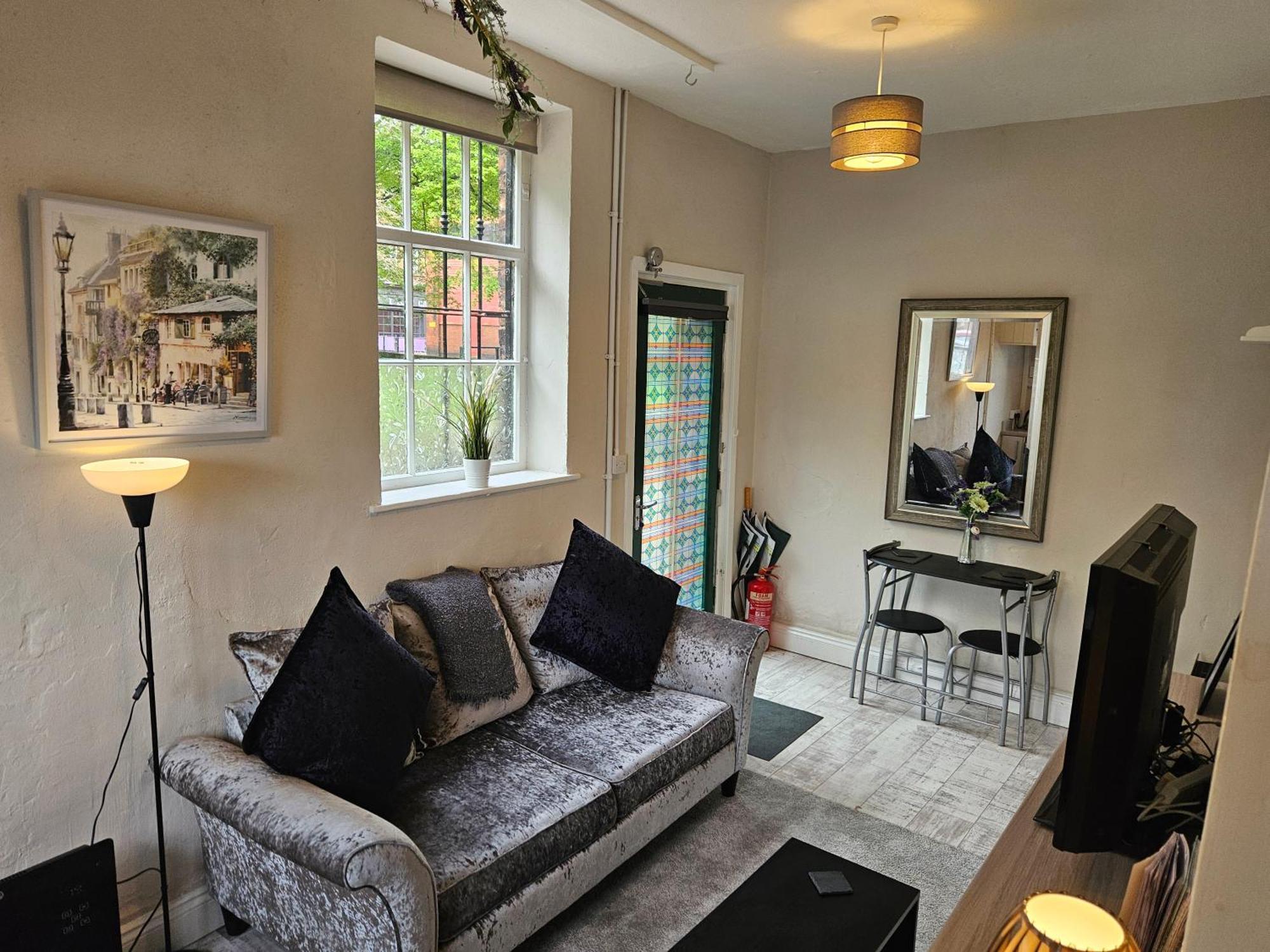 Carlisle Central, Cute Studio Appt, The Cupboard 외부 사진